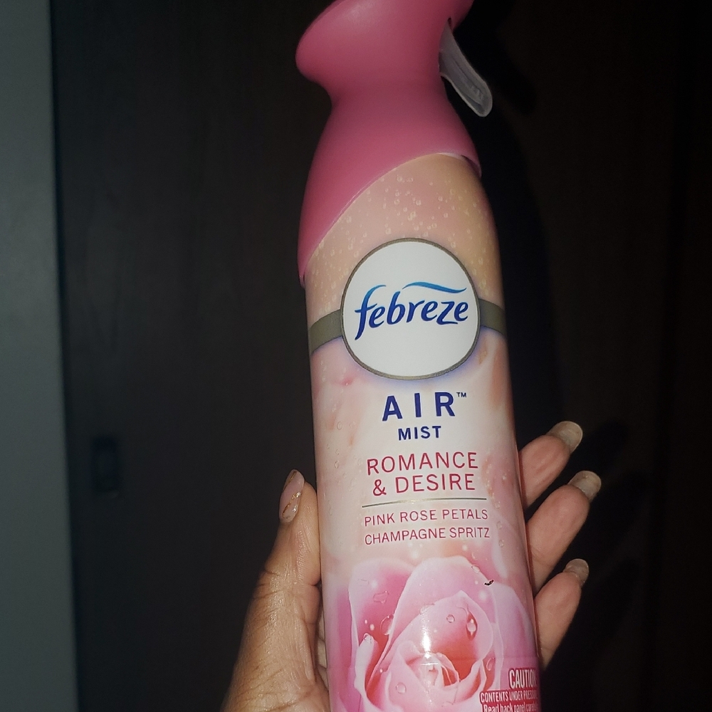 Febreze Air Mist Romance & Desire Pink and Cream